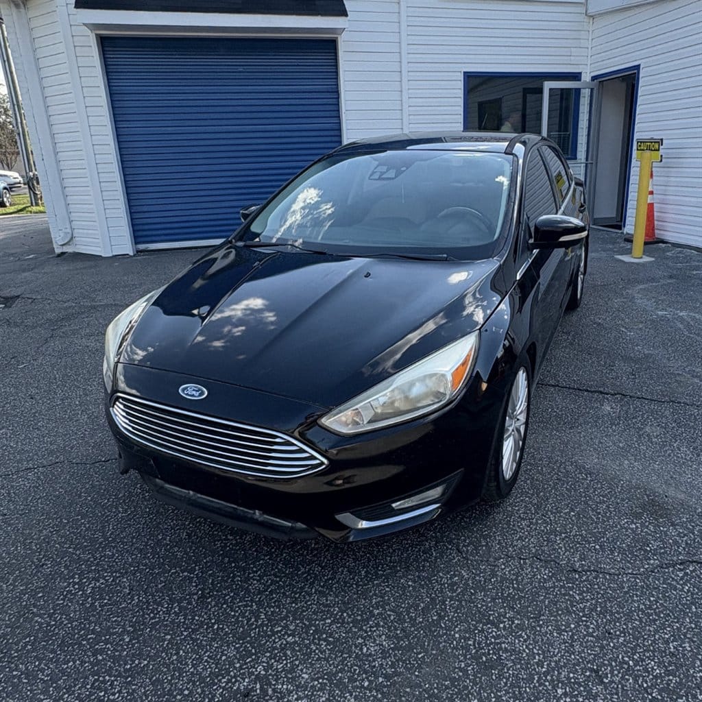 2016 Ford Focus Sedan Titanium's photo